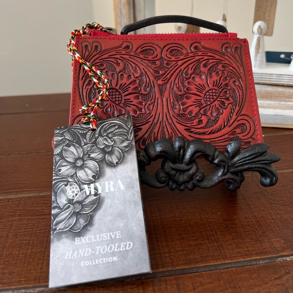 Red Hot 🔥NEW MyRa BaG wallet Tooled Credit Card coin holder Leather gift idea - Picture 3 of 4